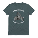 Sprüchewerkstatt Sons mit Arthritis Ibuprofen Chapter Motorradfahrer für Herren, Schwarz, in Dark Heather - back view