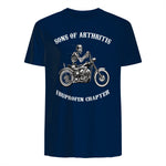 Sprüchewerkstatt Sons mit Arthritis Ibuprofen Chapter Motorradfahrer für Herren, Schwarz, in Navy - back view