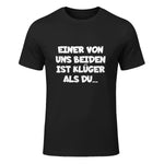 Einer Von Uns Beiden Ist Klüger Als Du in Black - front view