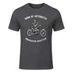 Sprüchewerkstatt Sons mit Arthritis Ibuprofen Chapter Motorradfahrer für Herren, Schwarz, in Charcoal - front view