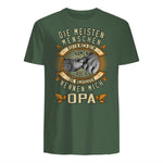 Opa Spruch Die Meisten Menschen Nennen Mich Beim Namen in Military Green - back view