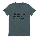 Toujours Lire Les Petits Caractères Futur Je Vais Être Papa T-Shirt in Dark Heather - back view
