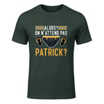 Alors on n'attend Pas Patrick in Forest Green - front view