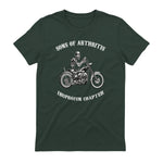 Sprüchewerkstatt Sons mit Arthritis Ibuprofen Chapter Motorradfahrer für Herren, Schwarz, in Forest Green - back view