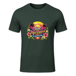 Couple de Jeunes mariés drôle Just Married Tropical Honeymoon in Forest Green - front view