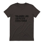 Toujours Lire Les Petits Caractères Futur Je Vais Être Papa T-Shirt in Dark Chocolate - back view
